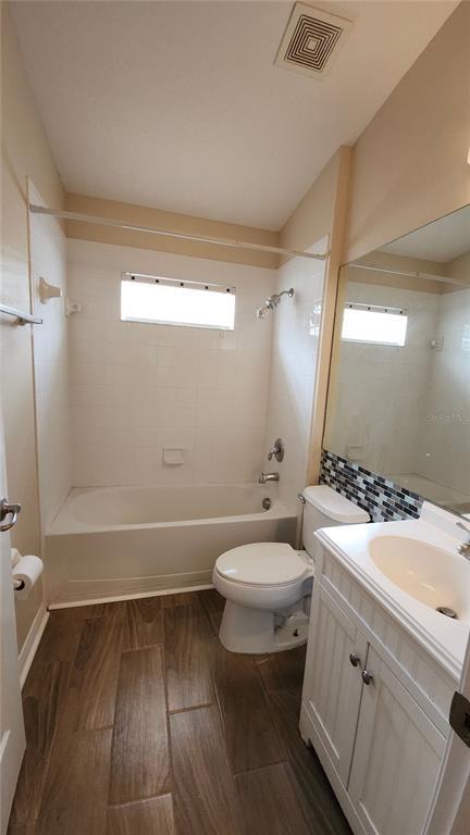 Building Photo - 7955 Carriage Pointe Dr