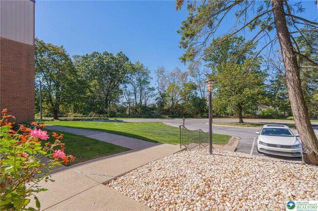 Building Photo - 997 Village Round