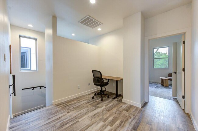 Building Photo - 13103 Honey Suckle Ridge Ln