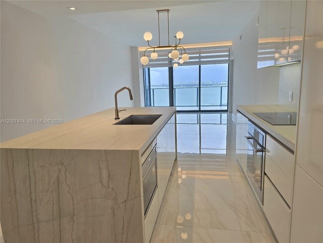 Building Photo - 700 NE 24th St