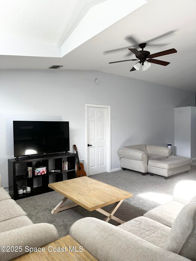 Building Photo - 1010 Lundy Dr