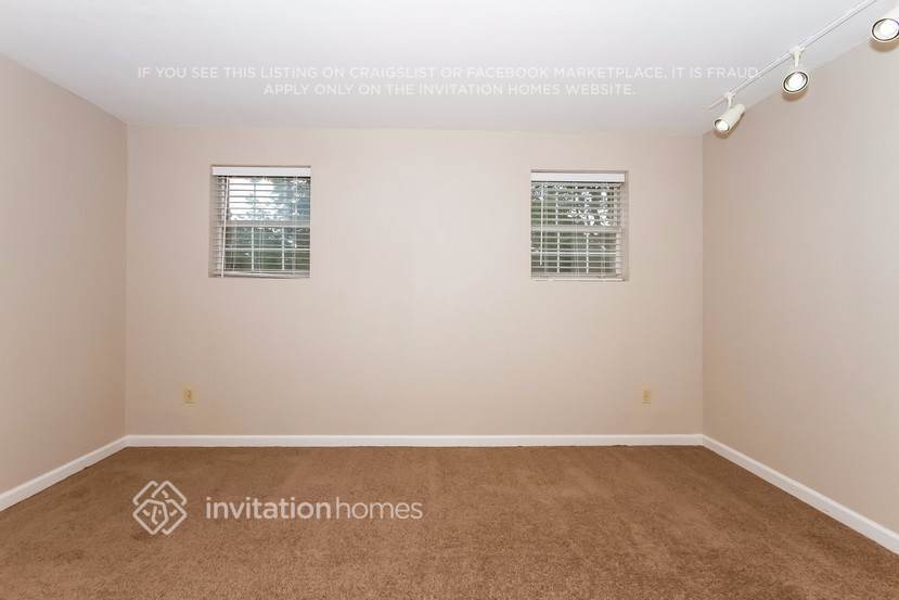 Building Photo - 17964 E Utah Pl