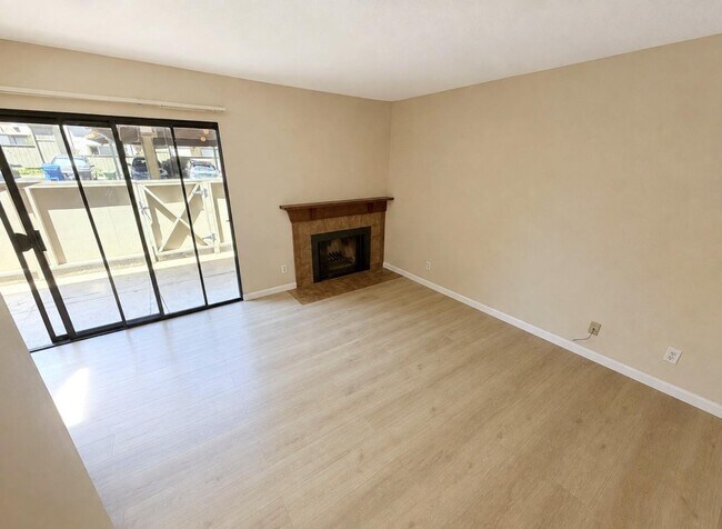 Building Photo - 1662 Parkside Dr