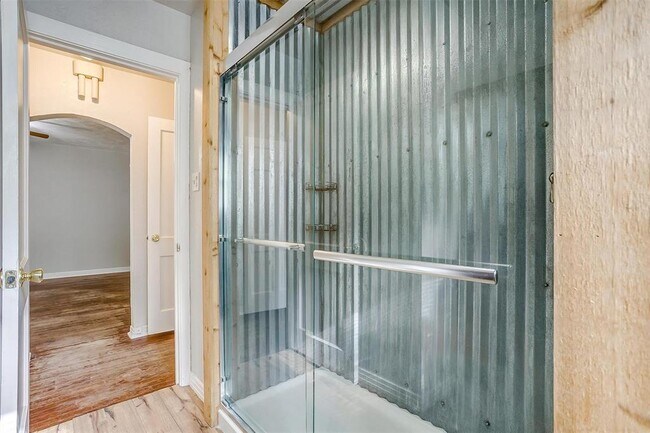 Building Photo - 410 McCarty St