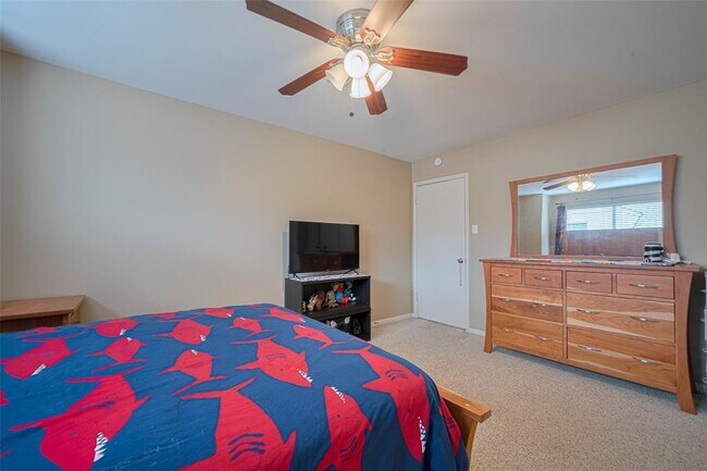 Building Photo - 12231 Carriage Hill Dr
