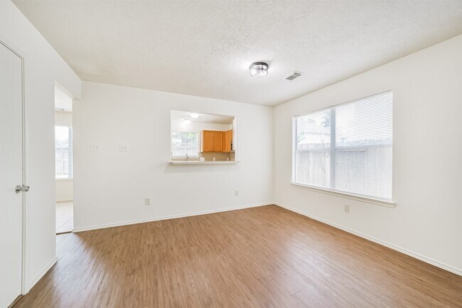 Building Photo - 33318 Cottonwood Bend