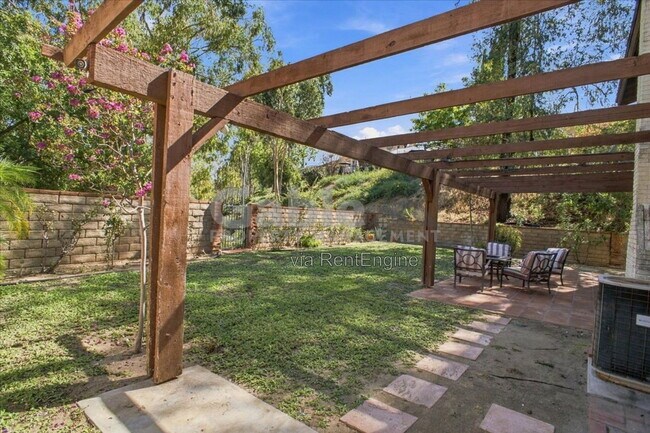 Building Photo - 21748 Grovepark Dr