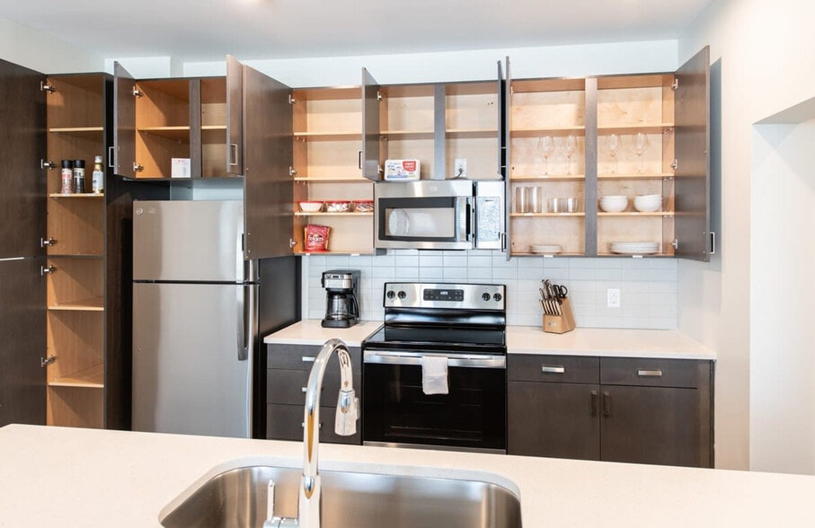 Building Photo - 601 E Pete Rose Wy