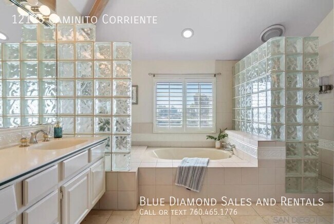 Building Photo - 12135 Caminito Corriente
