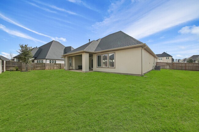 Building Photo - 9527 Sanger Wy