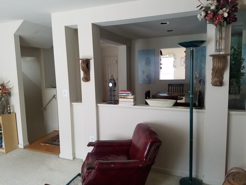 Building Photo - 1703 Blue Flint Ct