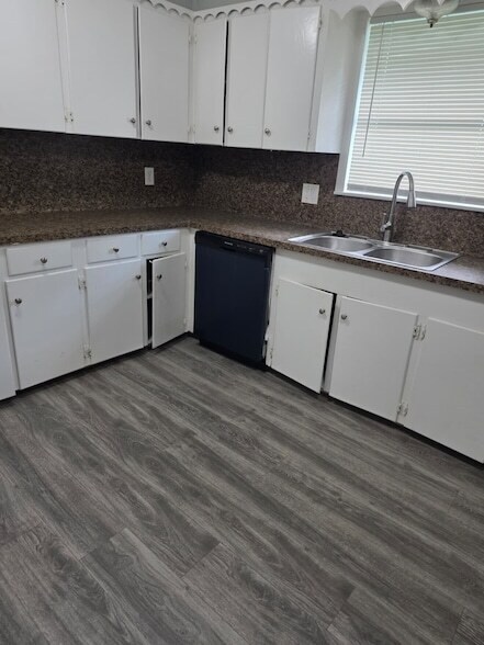 Building Photo - 407 E Homan Ave