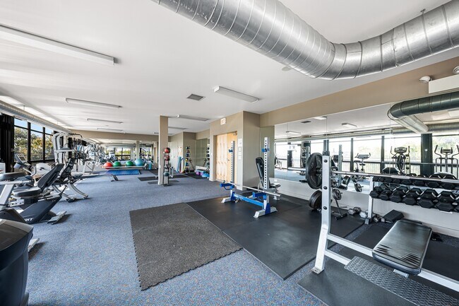 Building Photo - 1001 W 15th St