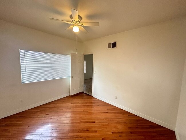 Building Photo - Historic District 2 bed 1 bath & Large Storage Unit near Friendship Garden of PHX