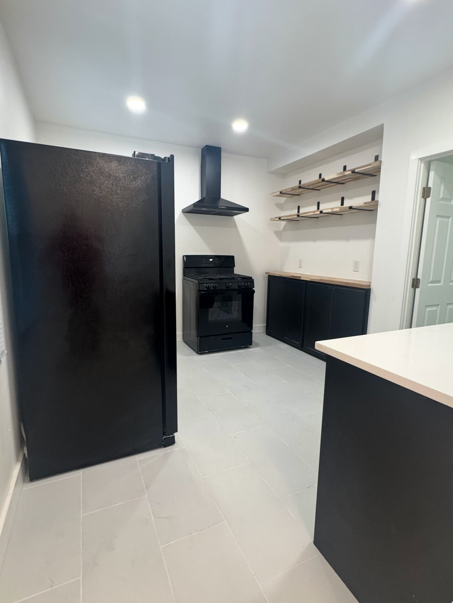 Building Photo - 3048 Guirado St