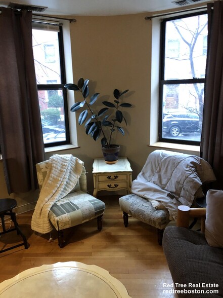 Building Photo - 103 Gainsborough St