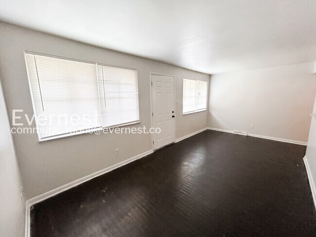 Building Photo - 2 Bed, 1 Bath Home in Saint Louis / Pet-Friendly / Vouchers Accepted / Available Now!