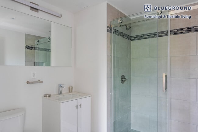 Building Photo - 45 W 81st St