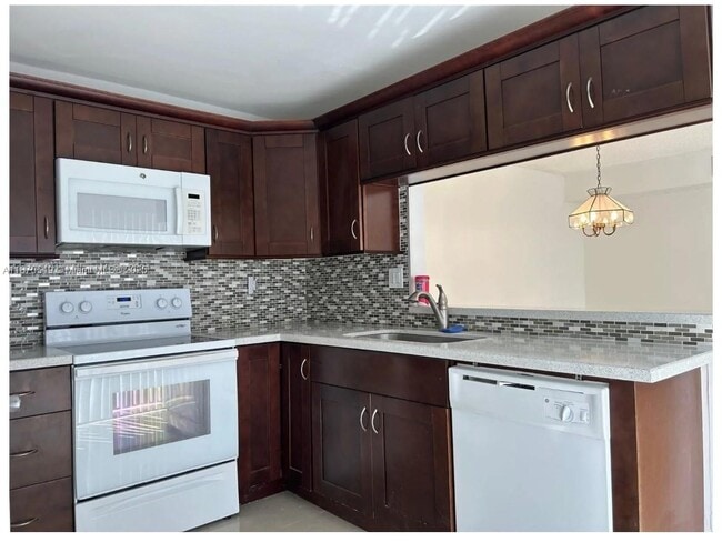 Primary Photo - 4726 SW 67th Ave