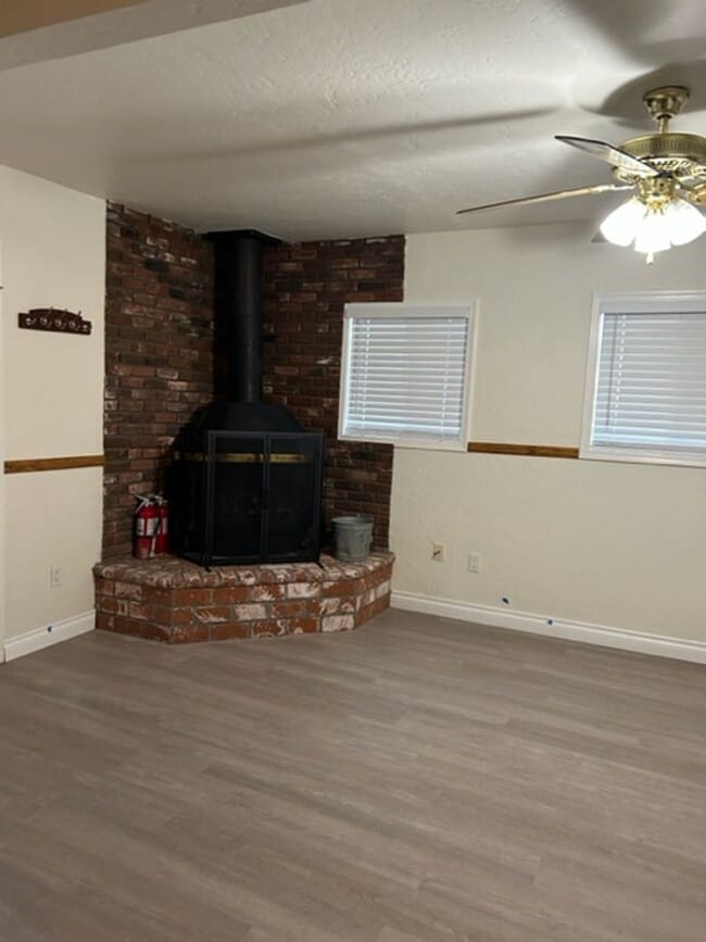 Building Photo - Large 2 Bedroom with a loft!