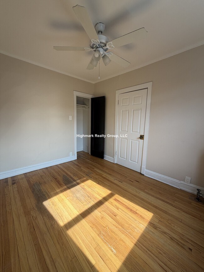 Building Photo - 2344 W Touhy Ave