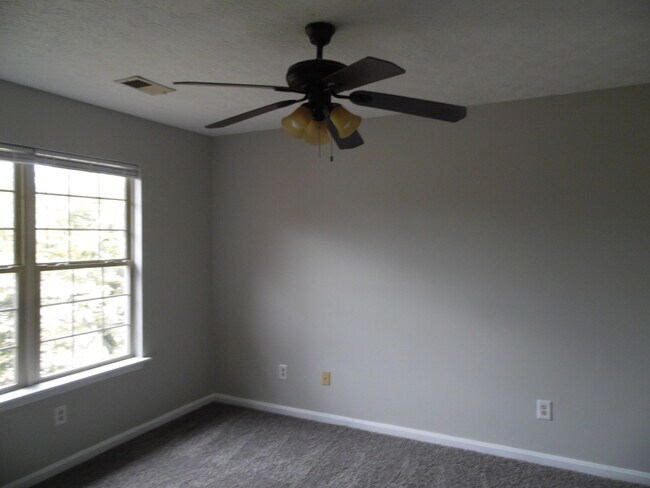 Building Photo - 3811 Sugar Creek Dr