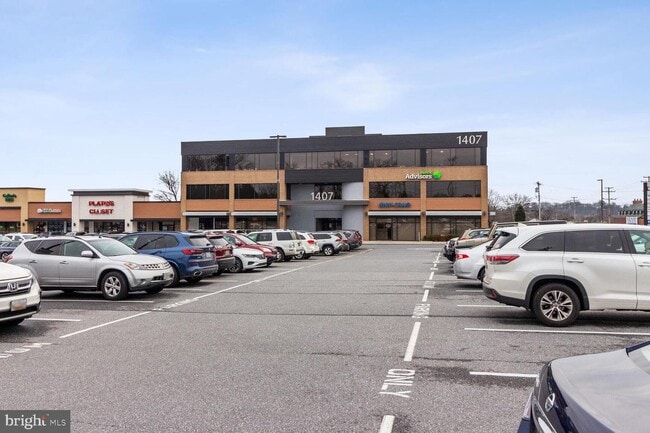 Building Photo - 10 Wendslow Rd