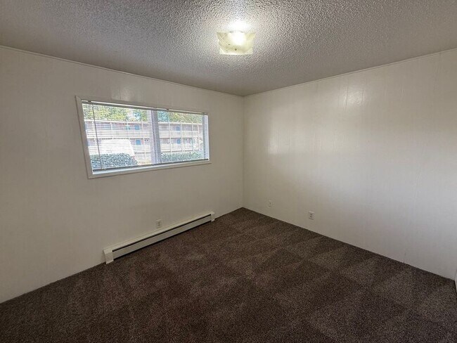 Building Photo - 550 SW Levens St