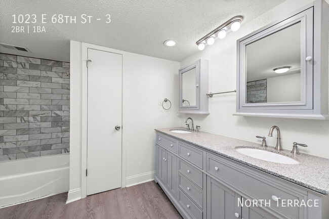 Building Photo - 1023 E 68th St