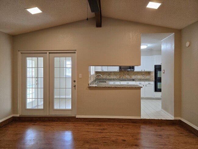 Building Photo - 3/2 Hewitt Home