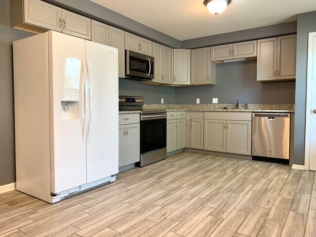 Building Photo - 212 Bradley Ct