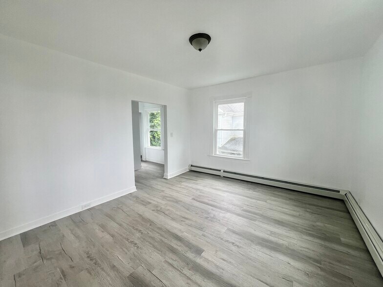 Building Photo - 236 Willetts Ave