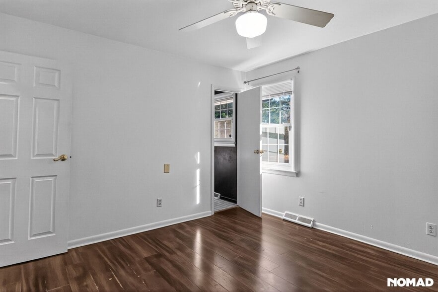 Building Photo - 215 N Pine St