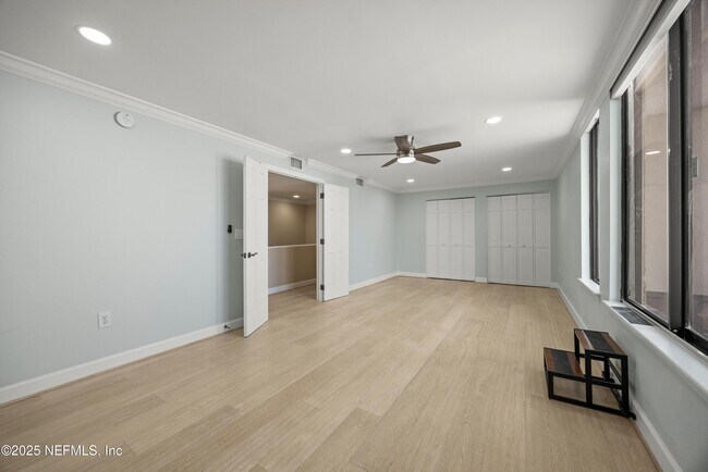 Building Photo - 2100 Ocean Dr S