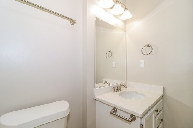 Building Photo - 2696 Mendota Cove