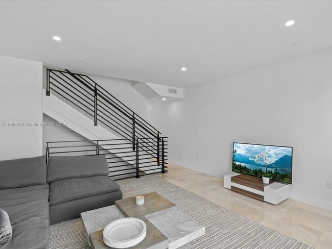 Building Photo - 155 N Shore Dr