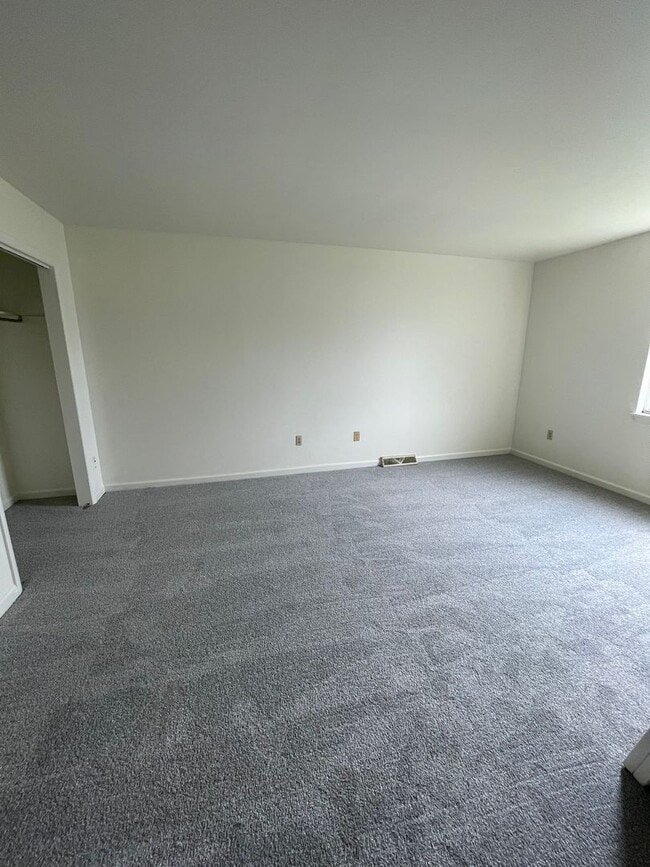 Building Photo - 3 Bed 2 Bath Townhouse in Manchester York