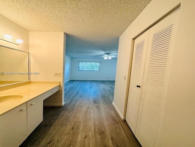 Building Photo - 1351 SW 125th Ave