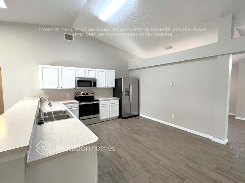 Building Photo - 5341 NW Aloha St