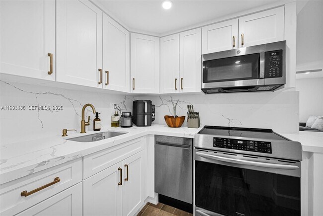 Building Photo - 8609 SW 68th Ct