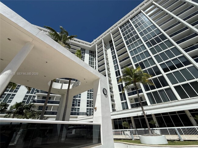 Building Photo - 10275 Collins Ave