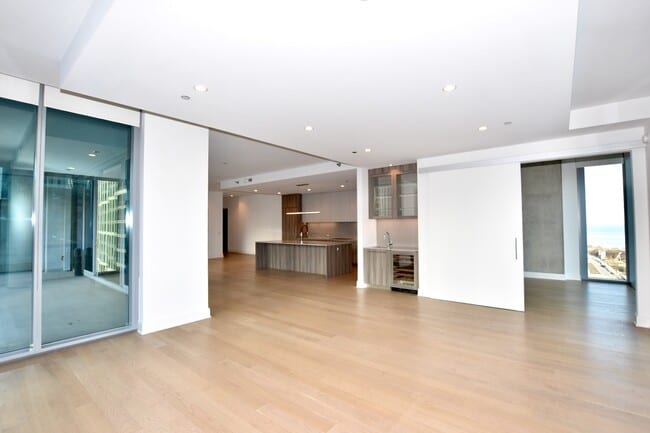 Building Photo - 60 E Randolph St