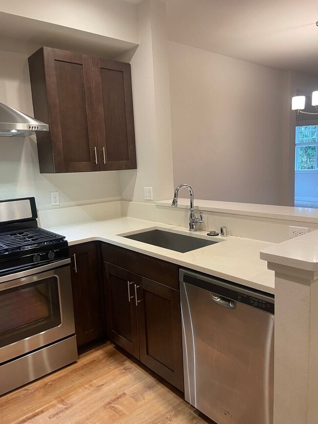 Building Photo - 2 bed/1 bath in Southeast Redmond