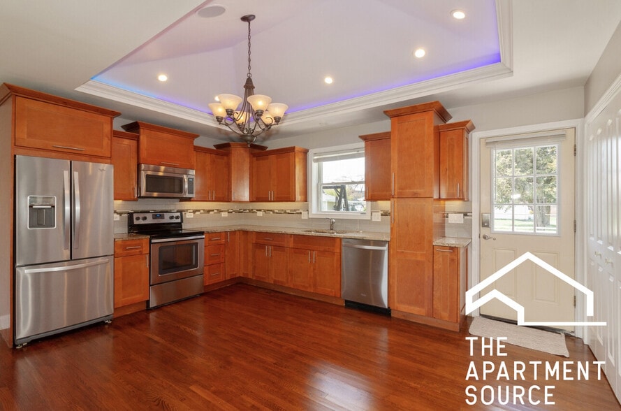 Building Photo - 8108 S 85th Ave