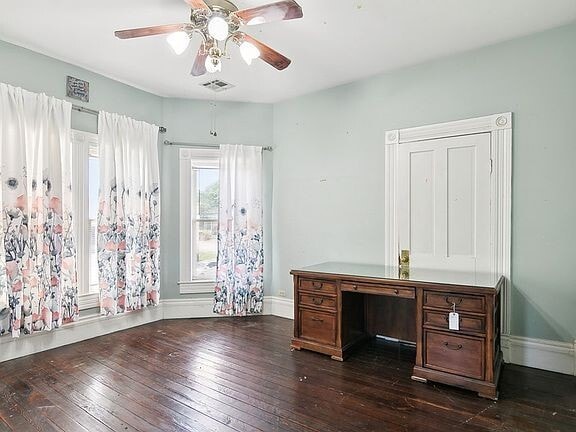 Building Photo - 250 N Main St