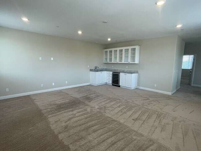 Building Photo - Stunning 4 bedroom home in Vista-With Solar!