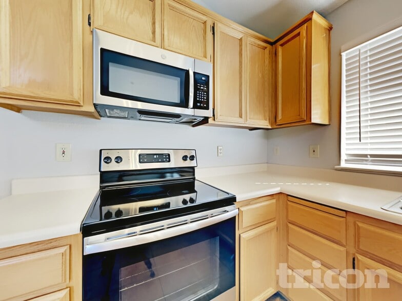 Building Photo - 1600 Cattail Ct