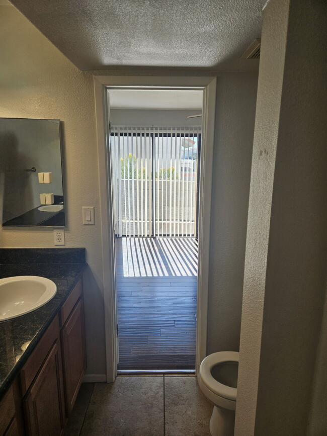 Building Photo - 885 N Granite Reef Rd