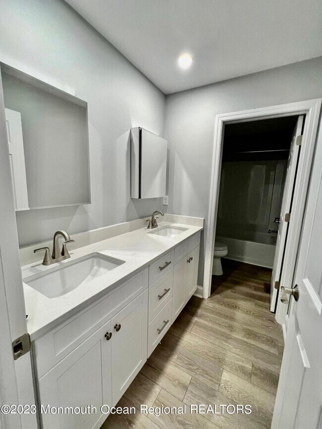 Building Photo - 18 Lasatta Ave