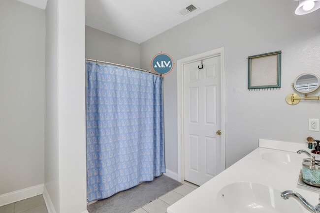 Building Photo - Stunning 3-Bedroom Home in University Park – Move-In Ready!